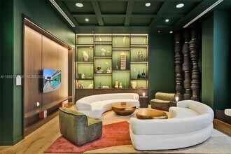 11 NE 6th St, Unit 1012 in Miami, FL - Foto de edificio - Building Photo