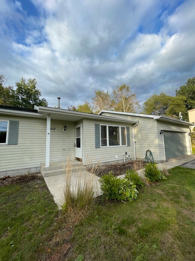 property at 4227 Summerhill Rd