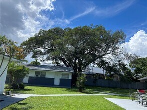 325 NE 2nd St in Hallandale Beach, FL - Building Photo - Building Photo