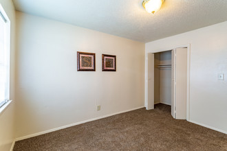 South Glen Apartments in Tulsa, OK - Building Photo - Interior Photo