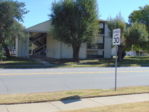 MERIDIAN APARTMENTS in Wichita, KS - Building Photo - Other