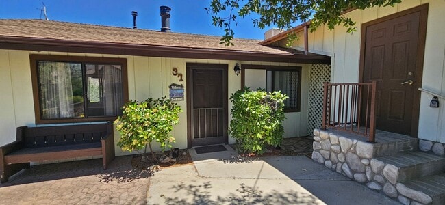 37 Oak Pl in Kernville, CA - Building Photo - Building Photo