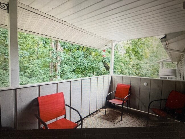 1404 Wynnes Ridge Cir in Marietta, GA - Foto de edificio - Building Photo