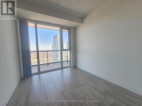 5858 Yonge St in Toronto, ON - Building Photo - Building Photo