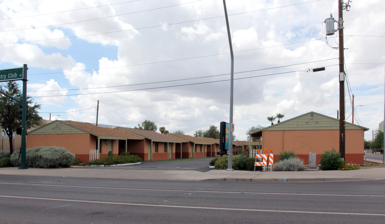 Wagon Wheel Lodge in Mesa, AZ - Building Photo