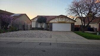 8272 Arroyo Vista Dr in Sacramento, CA - Building Photo