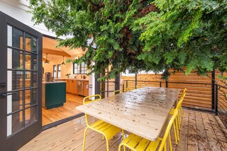 2457 4th Ave W in Seattle, WA - Building Photo - Building Photo