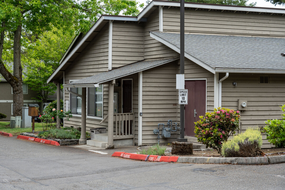 Studio 8 Condominiums in Kirkland, WA - Building Photo