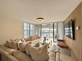 8 Royal Palm Way in Boca Raton, FL - Building Photo