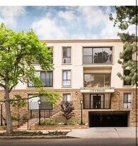 15344 Weddington St, Unit N//a in Sherman Oaks, CA - Building Photo