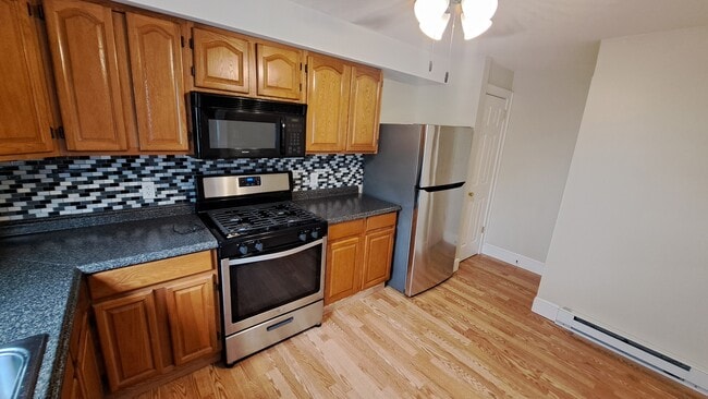 99 Short St, Unit 99A in Edwardsville, PA - Building Photo - Building Photo