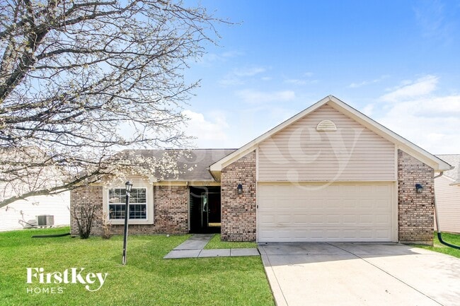 11521 Stoeppelwerth Dr in Indianapolis, IN - Building Photo - Building Photo