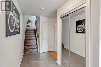 3074 Cascade Common in Oakville, ON - Building Photo - Building Photo