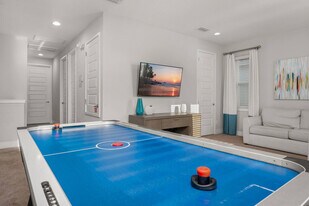 301 Burma St in Kissimmee, FL - Building Photo