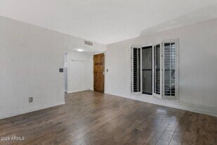 5102 N 31st Pl in Phoenix, AZ - Building Photo