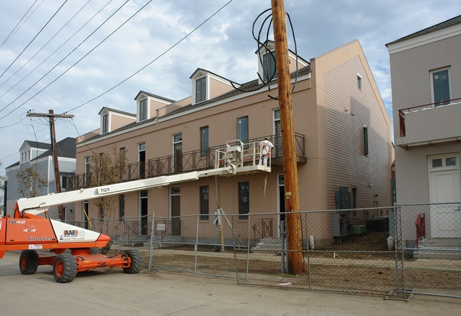 645 Josephine Dr in New Orleans, LA - Foto de edificio - Building Photo