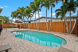 2251 NW 87th Ave in Pembroke Pines, FL - Building Photo