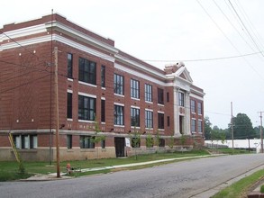 Renaissance Center in Jackson, TN - Foto de edificio - Building Photo