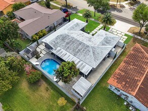 6951 Miami Lakeway S in Miami Lakes, FL - Building Photo - Building Photo
