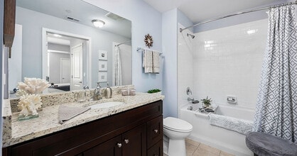 The Residences of Orland Park Crossing in Orland Park, IL - Foto de edificio - Building Photo