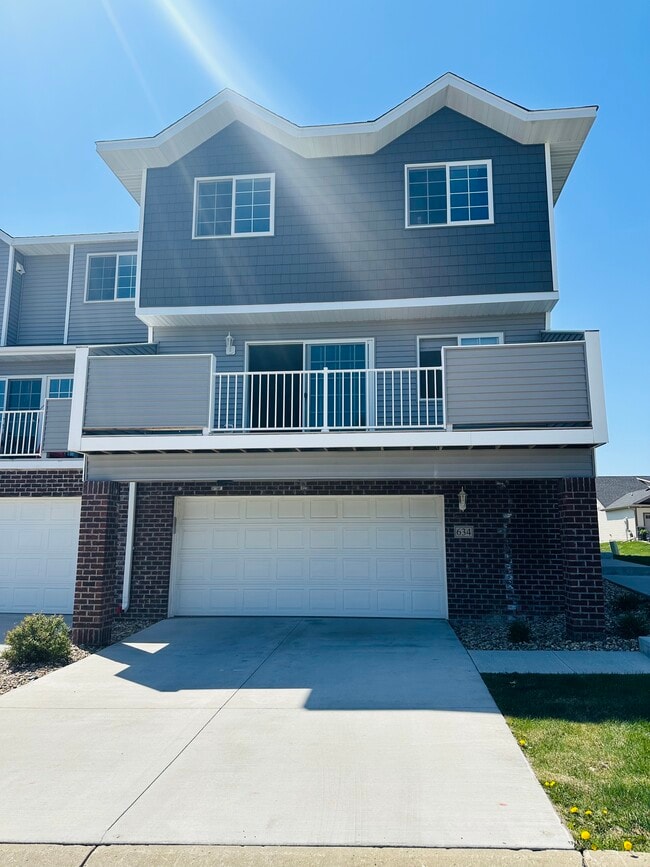 property at 634 Shardlow Ln NE