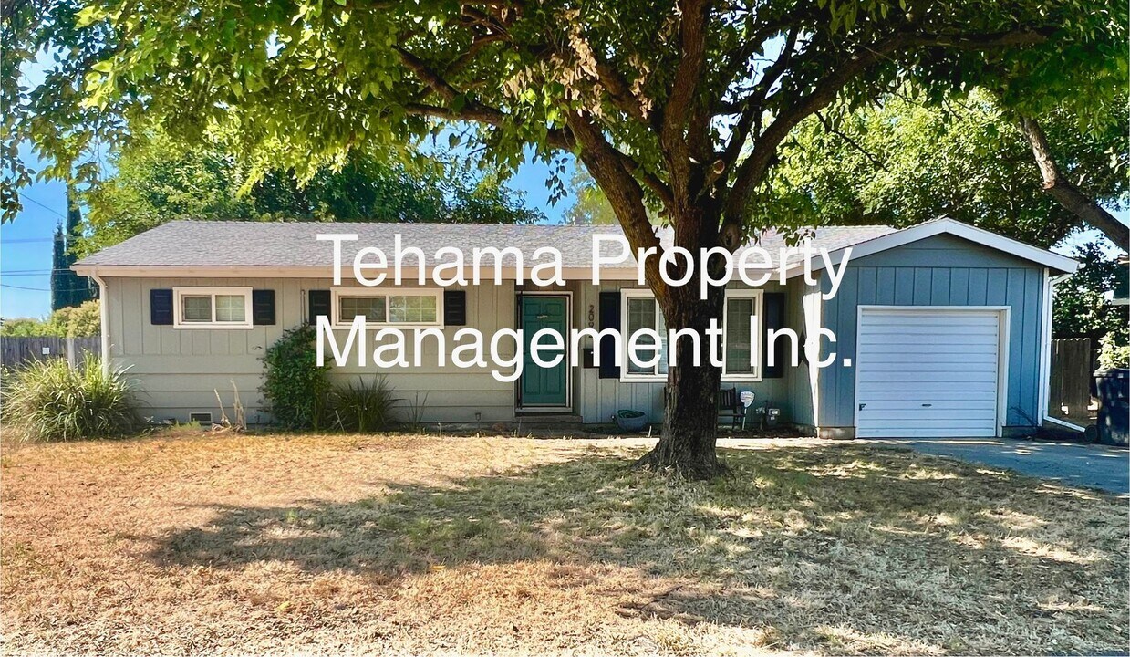 2093 Colusa St in Corning, CA - Building Photo