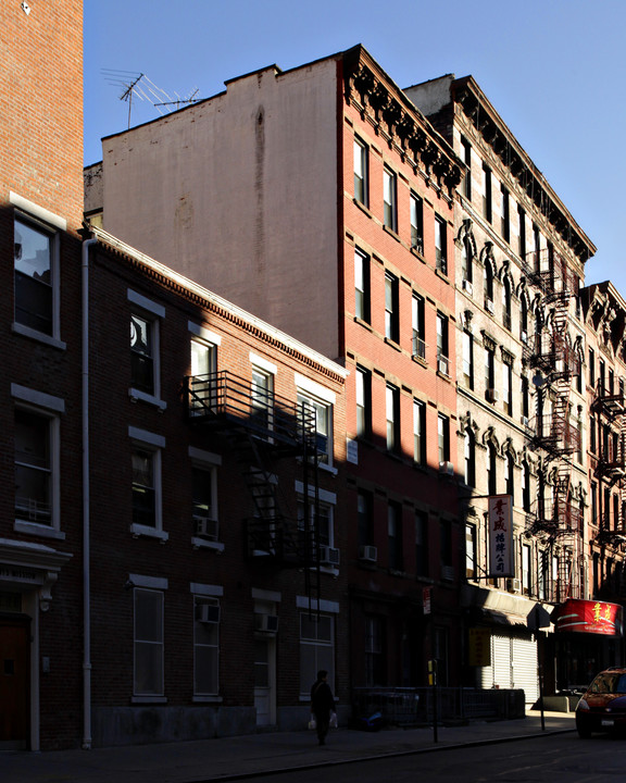 75 Madison St in New York, NY - Building Photo