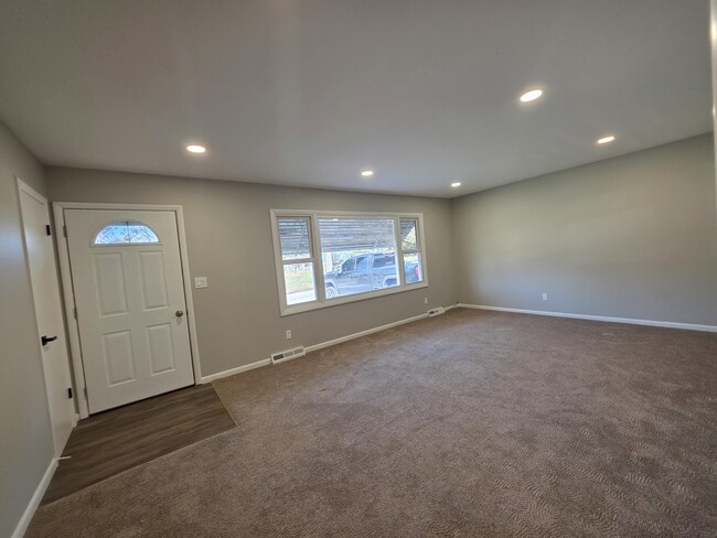 407 Warner St in Hampshire, IL - Building Photo - Building Photo