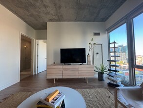 167 N Desplaines St in Chicago, IL - Building Photo - Building Photo