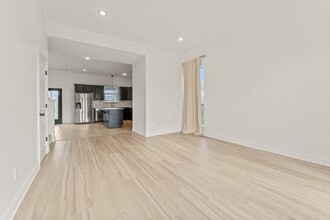 18642 Lake Harbor Ln in Prairieville, LA - Foto de edificio - Building Photo