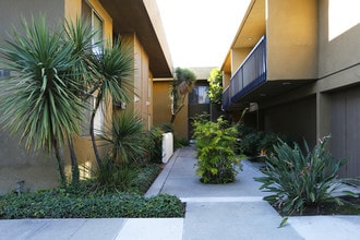 El Arbolado in Arcadia, CA - Foto de edificio - Building Photo