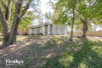 201 E Hale St in Spring Hill, KS - Building Photo - Building Photo