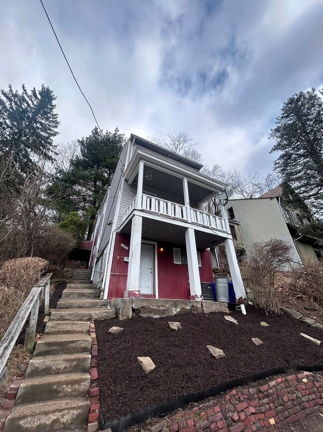 940 Rothpletz St in Pittsburgh, PA - Building Photo - Building Photo