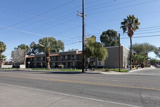 The Crossings on Grande in Tucson, AZ - Building Photo - Building Photo