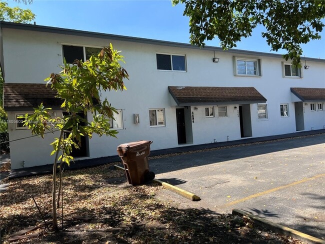property at 4424 W 12th Ln