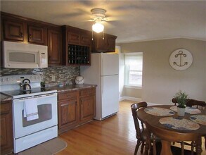 5443 Post Rd in Charlestown, RI - Foto de edificio - Building Photo