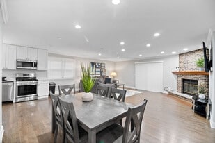 1908 Kingsley Dr, Unit SI ID1285094P in Schaumburg, IL - Building Photo