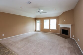 1709 Heron Dr in Aubrey, TX - Foto de edificio - Building Photo