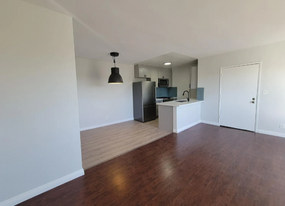 11285 Charnock Rd, Unit 5 Apartamentos