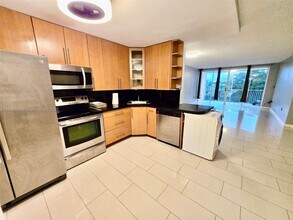 2-1782 NE 191st St in Miami, FL - Building Photo - Building Photo