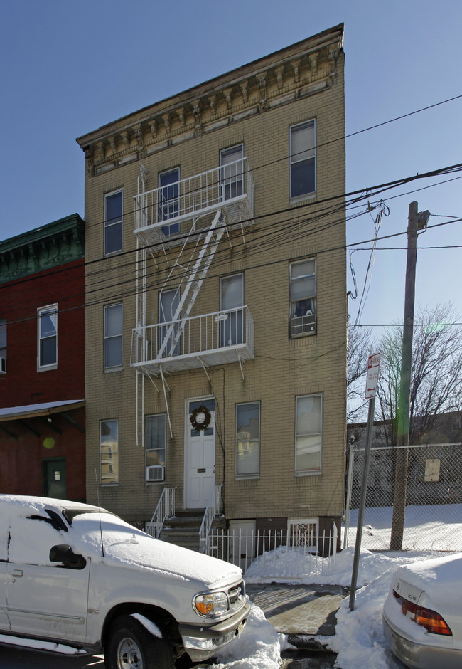 375 4th St in Jersey City, NJ - Building Photo - Building Photo