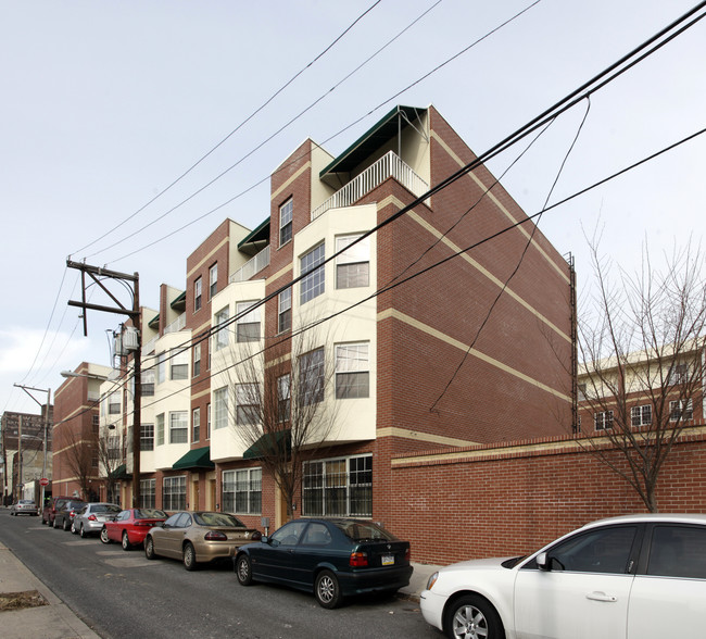 447 N 12th St in Philadelphia, PA - Building Photo - Building Photo