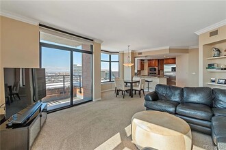 8100 E Union Ave in Denver, CO - Foto de edificio - Building Photo
