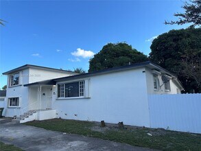 102 NE 122nd St in North Miami, FL - Building Photo - Building Photo