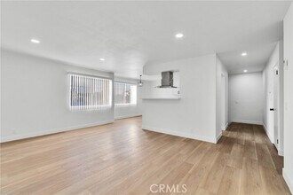 625 Orizaba Ave-Unit -4 in Long Beach, CA - Foto de edificio - Building Photo