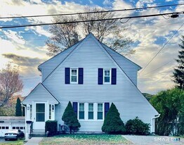 55 Bronx Ave in Waterbury, CT - Building Photo