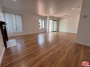 10574 Sunland Blvd in Los Angeles, CA - Building Photo - Building Photo