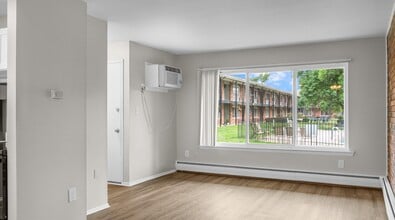 Huntington House Apartments in Riverview, MI - Foto de edificio - Building Photo