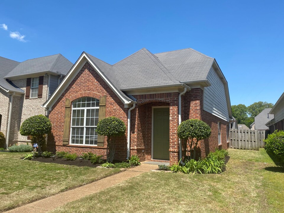 7184 Chena Bay Ln in Cordova, TN - Foto de edificio