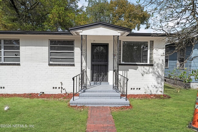 property at 503 W 16th St